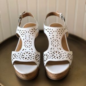 FRANCO SARTO FLIRT LASER CUT PLATFORM WEDGE. 7.5